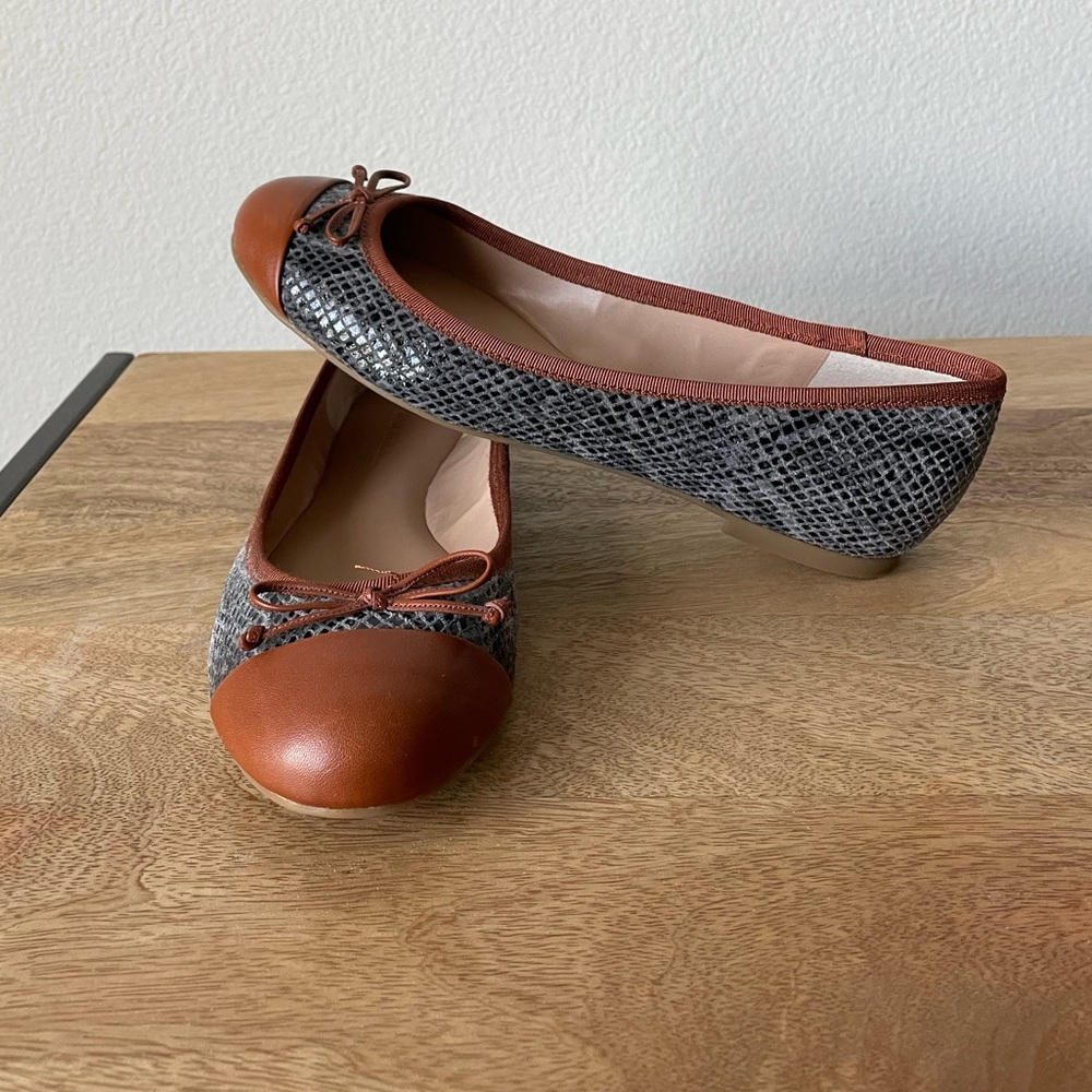 Banana Republic gray/black snakeskin and tan ballet flats
